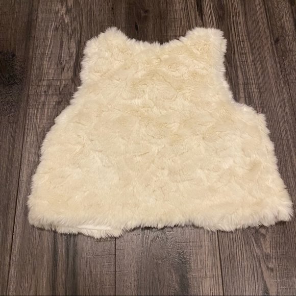 ๐Host Pick๐ H&M Faux Fur Vest - Picture 3 of 6